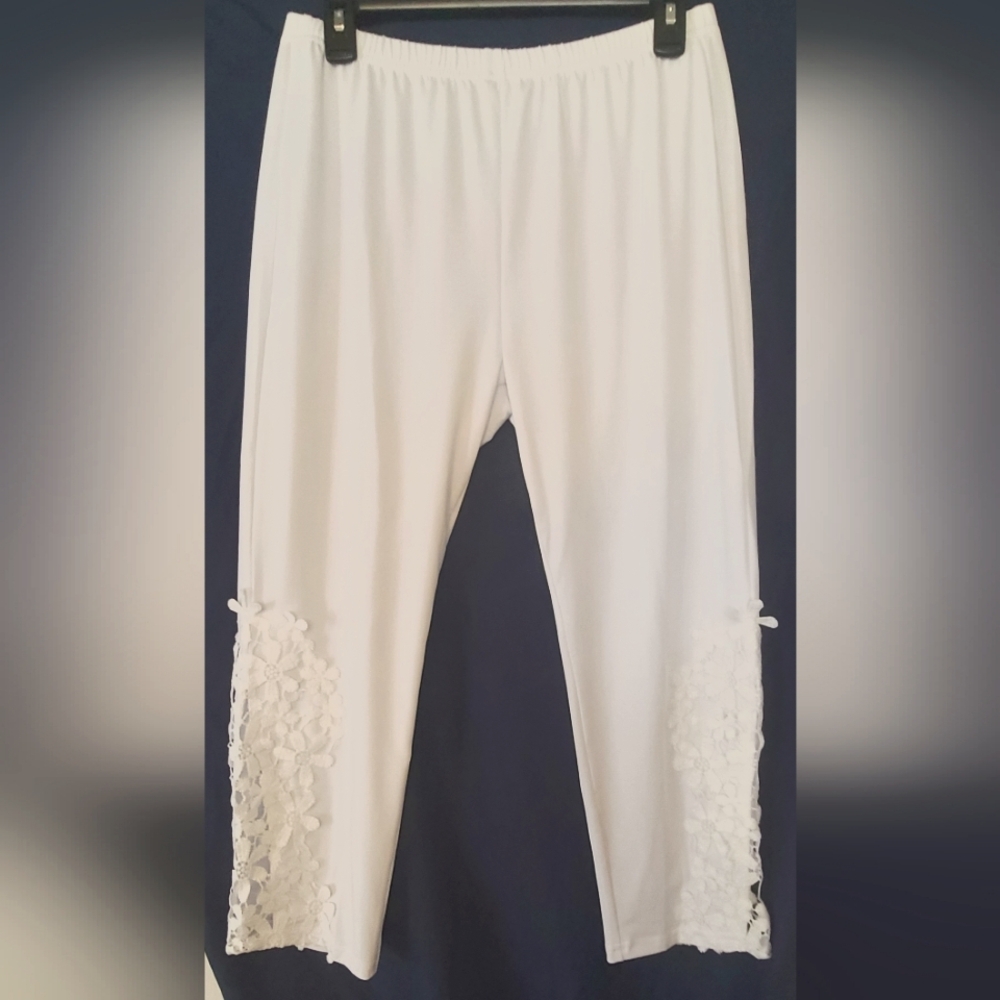 Women's Capri Leggings with Floral Lace, White, small